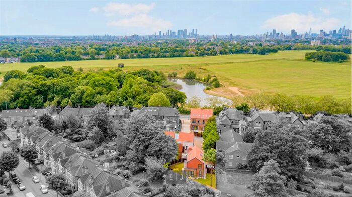 3 Bedroom Detached House To Rent In Aldersbrook Road, London, E12