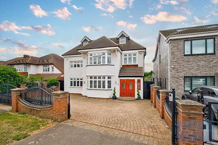 6 Bedroom Detached House For Sale In Chigwell Rise, Chigwell, Essex, IG7