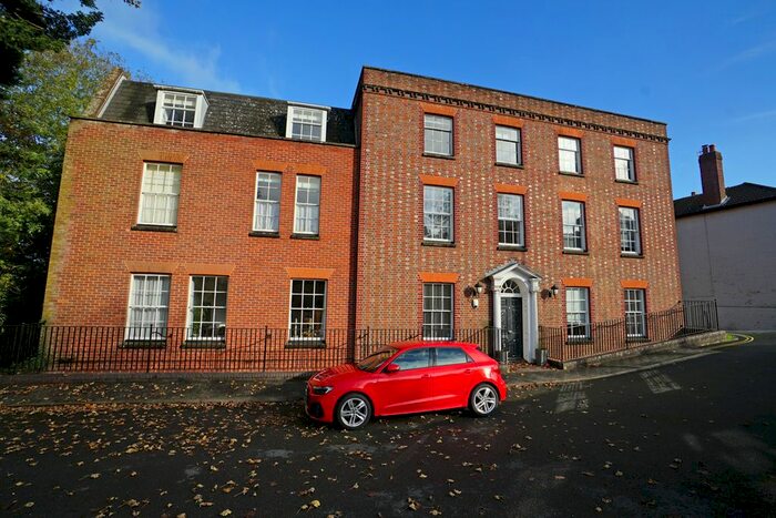 2 Bedroom Flat To Rent In Altavia House, High Street, Fareham, Hampshire, PO16