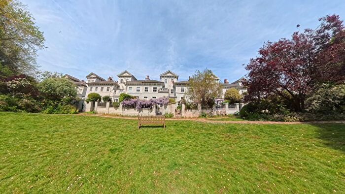 3 Bedroom Flat To Rent In Park Crescent, Brighton Bn, BN2