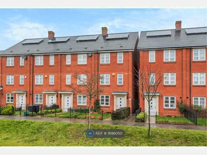 4 Bedroom End Of Terrace House To Rent In Mitcham, Collierswood, CR4