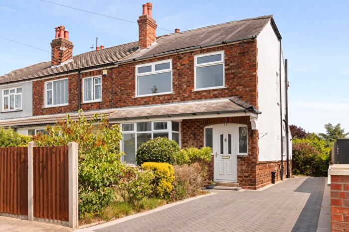 3 Bedroom End Of Terrace House For Sale In Walker Avenue, Scartho, Grimsby, DN33