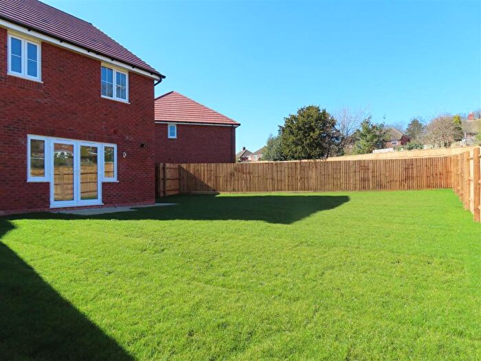 4 Bedroom Detached House To Rent In Tulip Avenue, Dudley, DY3