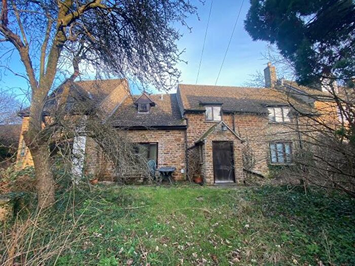 4 Bedroom Semi-Detached House For Sale In Horn Hill Road, Banbury, OX17