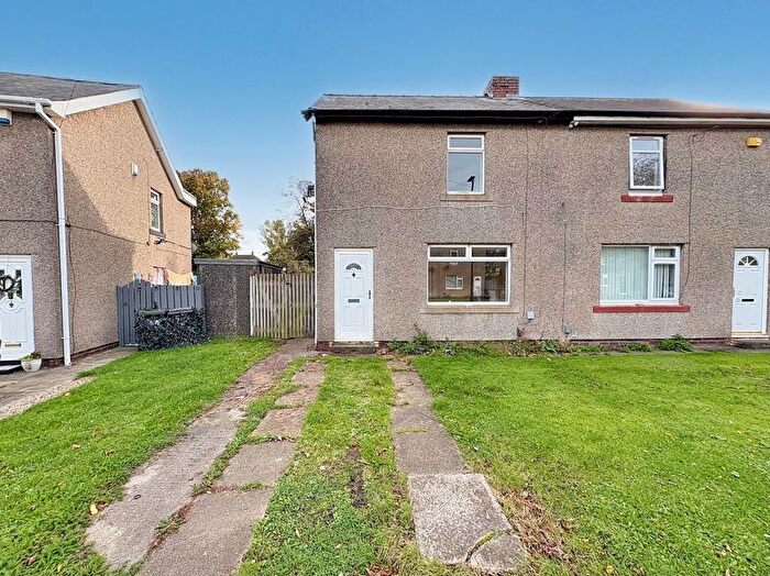 2 Bedroom Semi-detached House For Sale In Grange Avenue, Shiremoor, NE27