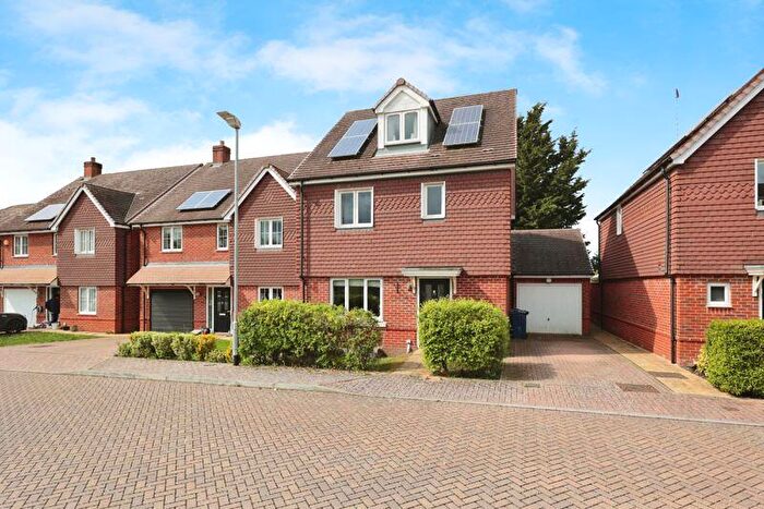 4 Bedroom Detached House For Sale In Kingswood Park - Detached Family Home, HP13