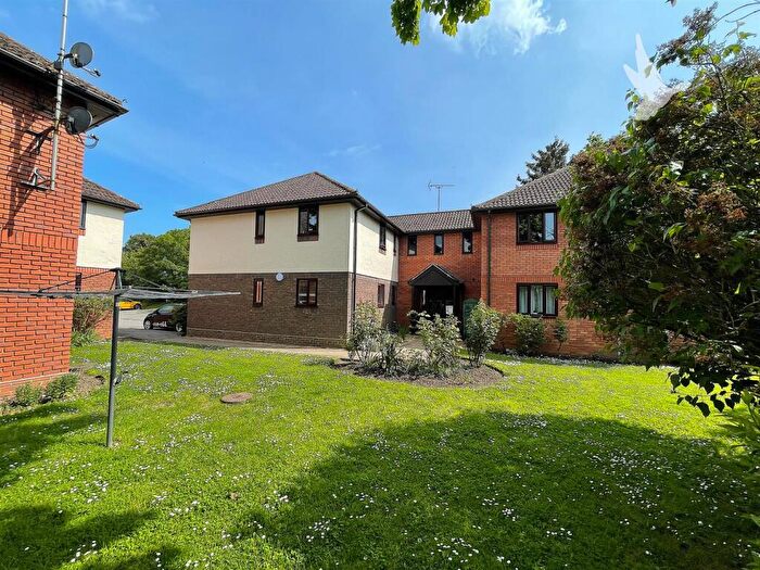 2 Bedroom Flat For Sale In Heriot Way, Great Totham, CM9