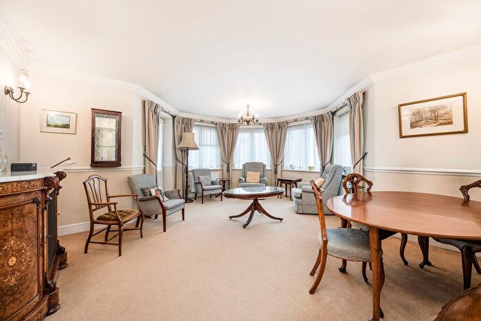 2 Bedroom Flat For Sale In Holders Hill Road, Hendon, NW4