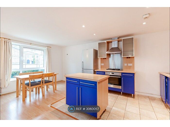 2 Bedroom Flat To Rent In Hopton Road, London, SE18