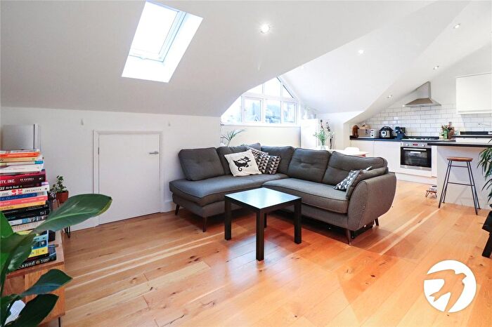 2 Bedroom Flat For Sale In Cheshunt Road, Belvedere, Kent, DA17