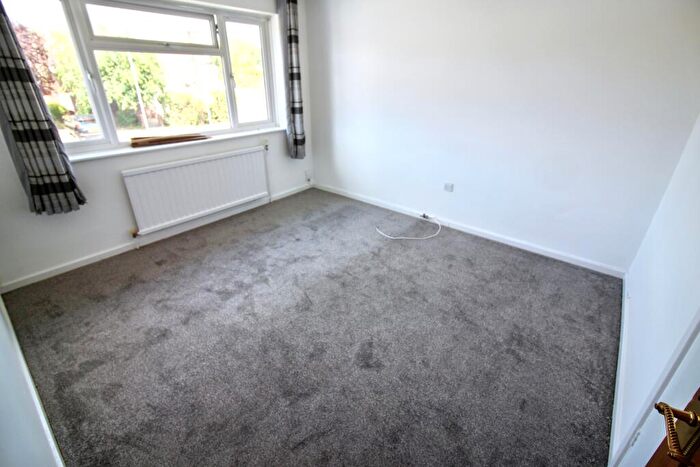 4 Bedroom Semi-Detached House To Rent In Sparrows Herne, Basildon, SS16