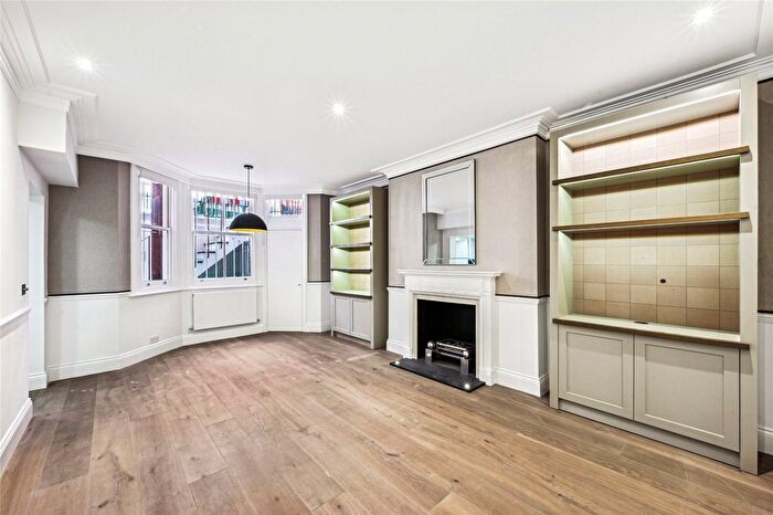 2 Bedroom Flat To Rent In Egerton Gardens, London, SW3