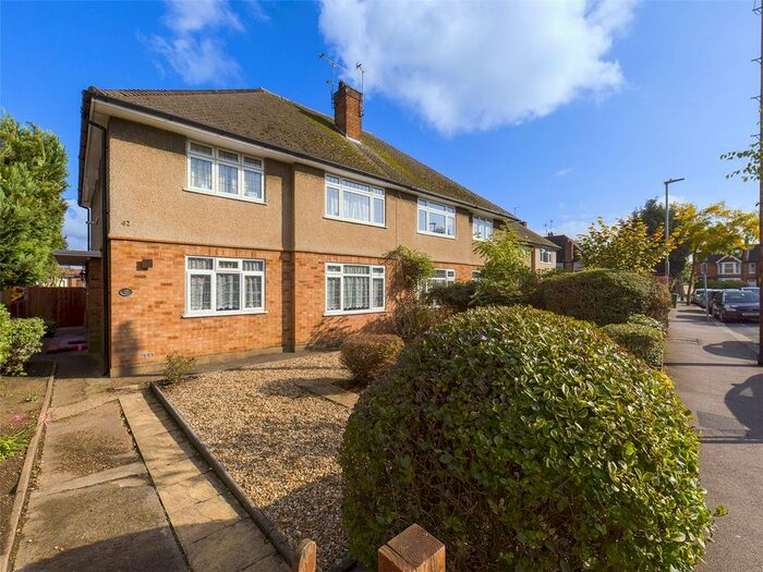 2 Bedroom Flat To Rent In Park Avenue, Watford, Hertfordshire, WD18