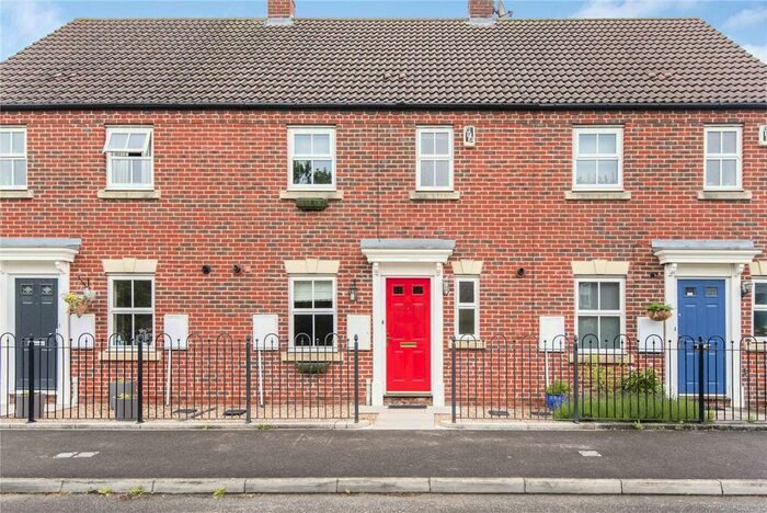 3 Bedroom Terraced House To Rent In Spruce Road, Aylesbury, HP19