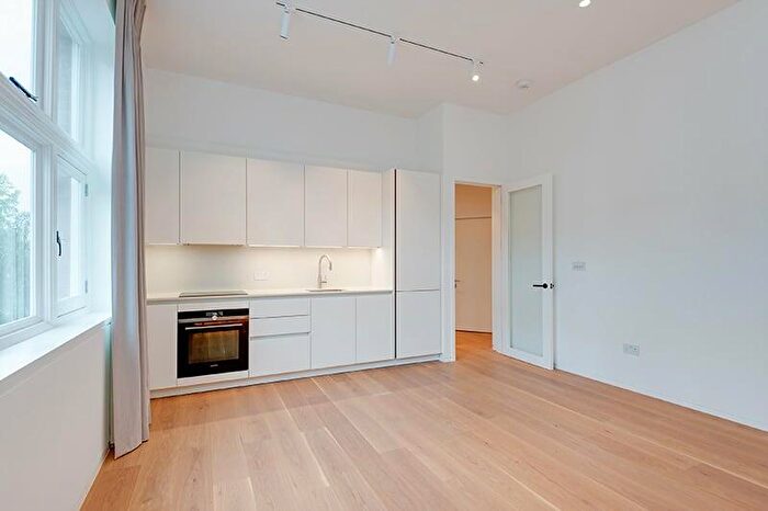 2 Bedroom Apartment To Rent In Lindfield Gardens, Hampstead, NW3
