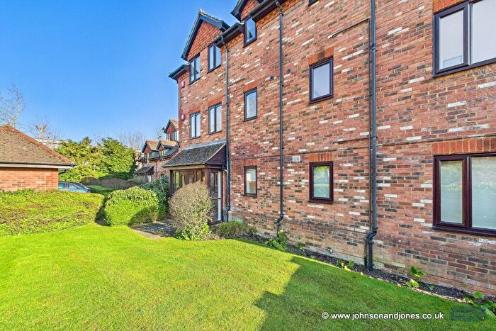 1 Bedroom Flat For Sale In Brooklyn Road, Woking, Surrey, GU22