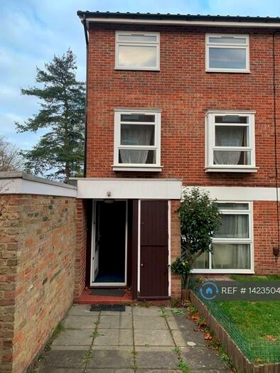 2 Bedroom Maisonette To Rent In Cotelands, Croydon, CR0