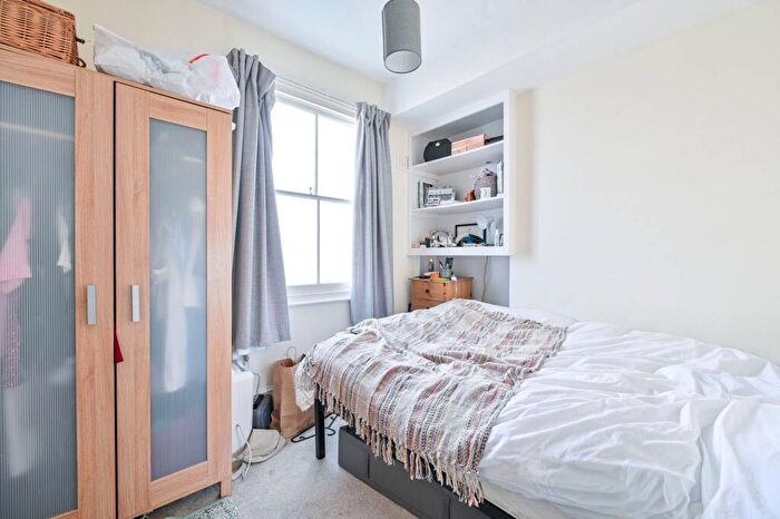 2 Bedroom Flat To Rent In Charleston Street, Elephant And Castle, London, SE17