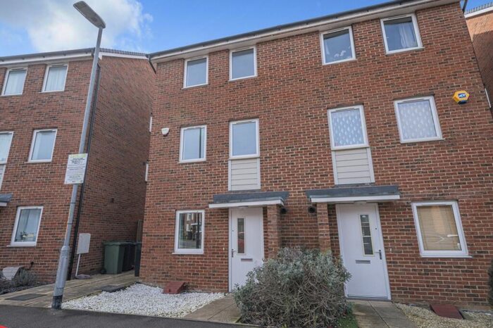 4 Bedroom Terraced House To Rent In Burroughs Drive Dartford, DA1