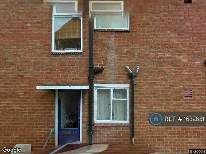 2 Bedroom Maisonette To Rent In Keswick Gardens, Woodley, Reading, RG5