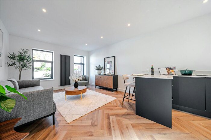2 Bedroom Flat For Sale In Blackfen Road, Sidcup, Kent, DA15