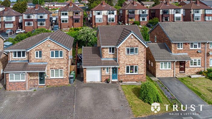 3 Bedroom Detached House For Sale In Greenfields, Heckmondwike, WF16