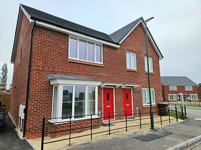 3 Bedroom Semi-Detached House To Rent In Spring Crescent, Nottingham, Nottinghamshire, NG5