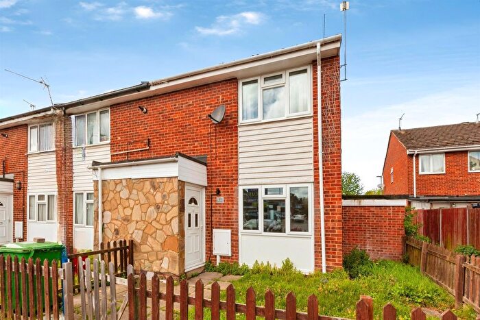 3 Bedroom End Of Terrace House For Sale In Dart Close, Slough, SL3
