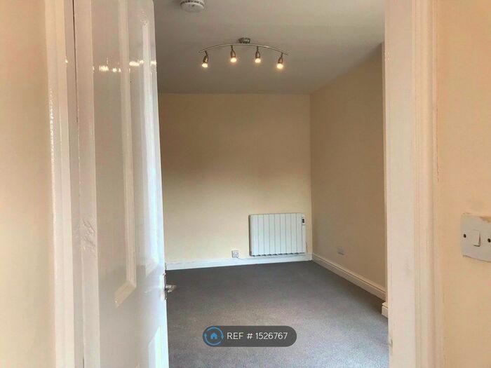 1 Bedroom Flat To Rent In Laneham Street, Scunthorpe, DN15