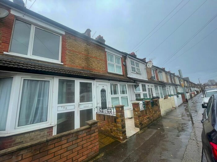 3 Bedroom Terraced House To Rent In Chester Road, Watford, Hertfordshire, WD18