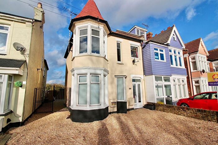 2 Bedroom Flat For Sale In London Road, Hadleigh, SS7