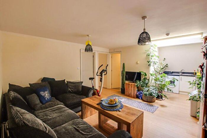 2 Bedroom Flat To Rent In Wells Road, Bath, BA2