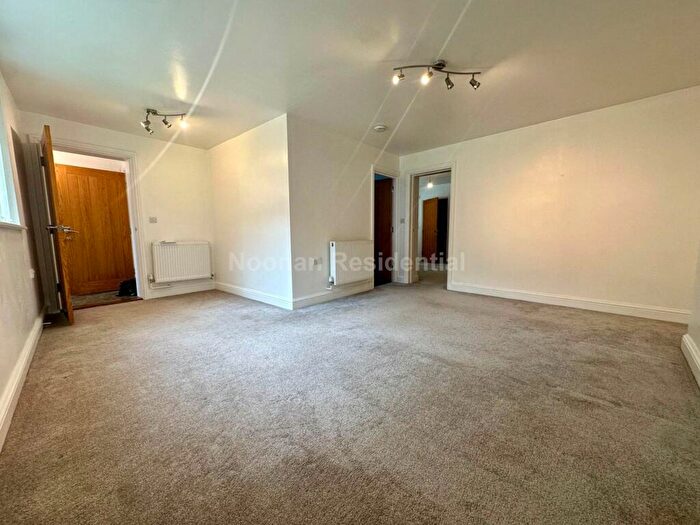 1 Bedroom Flat To Rent In New Street, St Neots, PE19