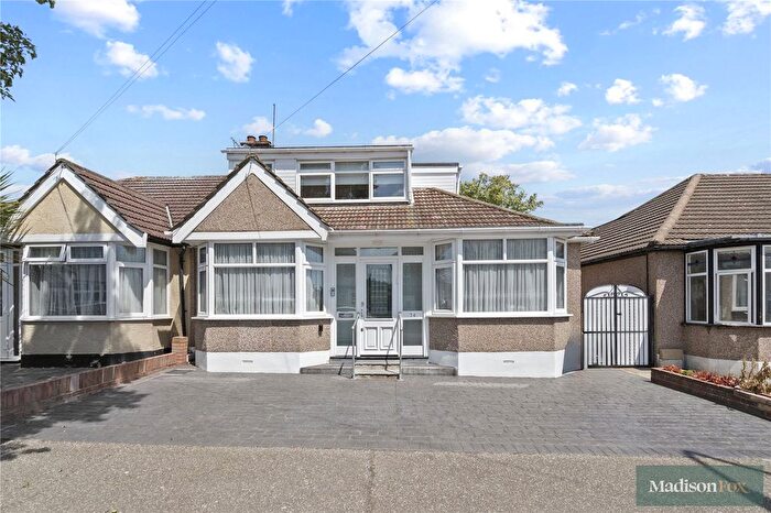 4 Bedroom Bungalow For Sale In Greenleafe Drive, Ilford, IG6