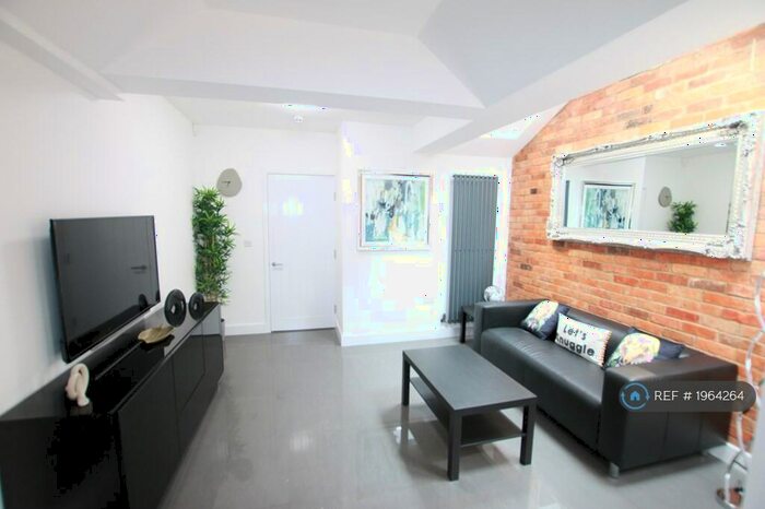 6 Bedroom Terraced House To Rent In St. Bartholomews Road, Reading, RG1