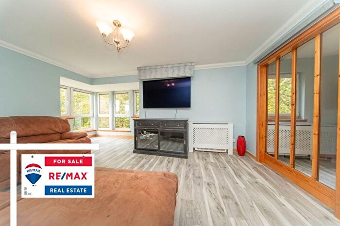 2 Bedroom Flat For Sale In Swallow Brae, Ladywell, Livingston, EH54