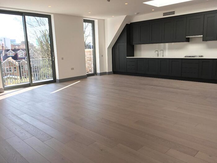 3 Bedroom Flat To Rent In Very Near Carlton Road Area, Ealing Broadway West, W5