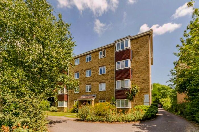 1 Bedroom Flat To Rent In Galsworthy Road, Norbiton, Kingston Upon Thames, KT2