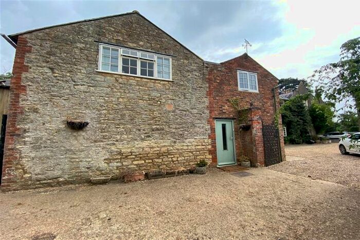 2 Bedroom Flat To Rent In The Flat, Leckhamspted, MK18