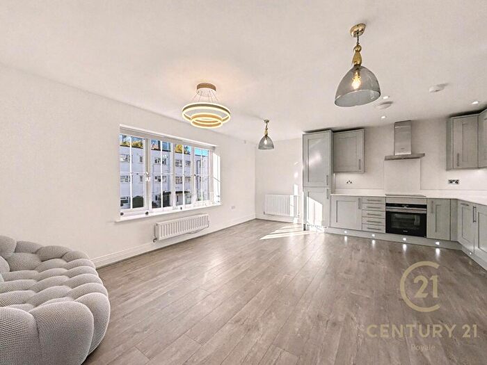 2 Bedroom Apartment For Sale In Bridge Street Walton-On-Thames, KT12