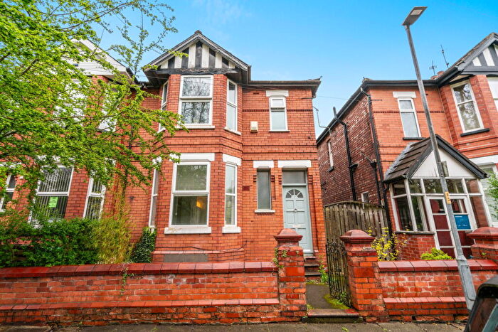 3 Bedroom Semi-Detached House For Sale In Davenhill Road, Manchester, M19