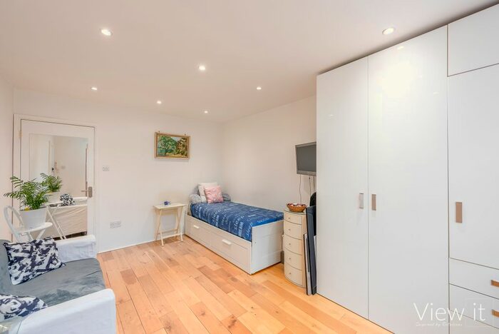 Studio To Rent In Carey Mansions, Westminster, London, SW1P