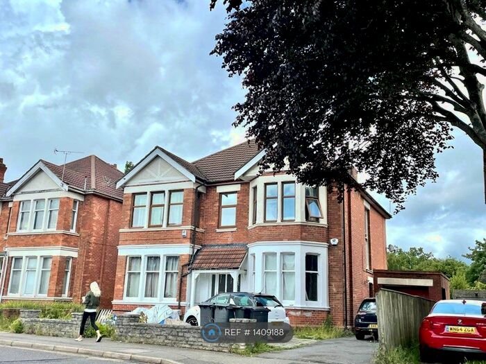 4 Bedroom Flat To Rent In Charminster, Bournemouth, BH8