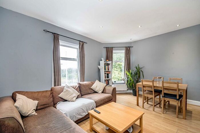 2 Bedroom Flat To Rent In Broadway, West Ealing, W13