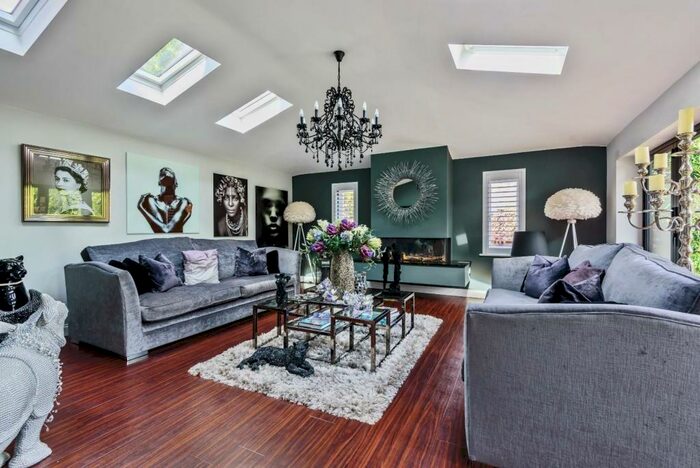 4 Bedroom House To Rent In Stonebridge Field, Eton, SL4