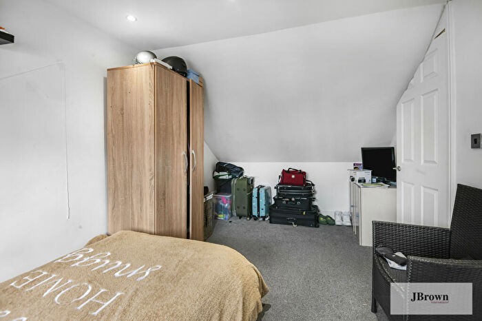 2 Bedroom Apartment For Sale In Sumner Road, Croydon, Surrey, CR0
