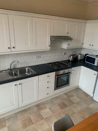 4 Bedroom Flat To Rent In Montrose Terrace, Abbeyhill, Edinburgh, EH7