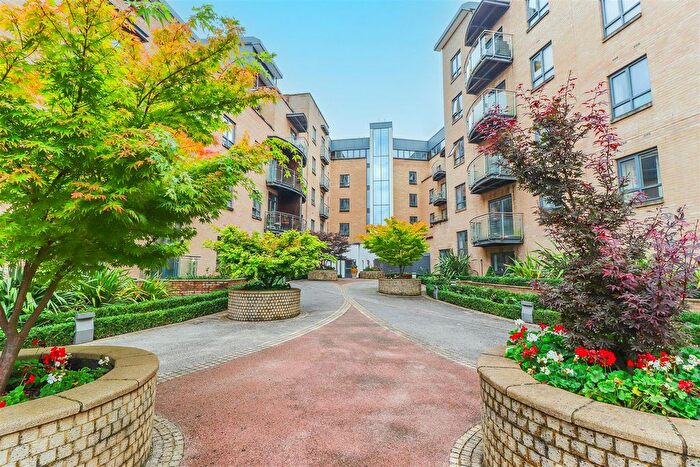 1 Bedroom Flat To Rent In Trinity Gate, Epsom Road, Guildford, GU1