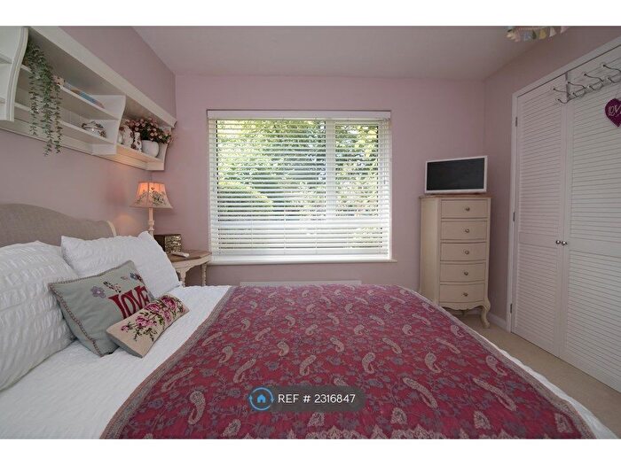 1 Bedroom Flat To Rent In Lawrence Court, Windsor, SL4