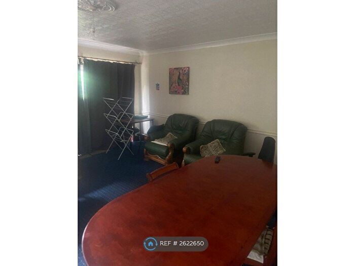 4 Bedroom Semi-Detached House To Rent In Littledale, Lane End, Dartford, DA2